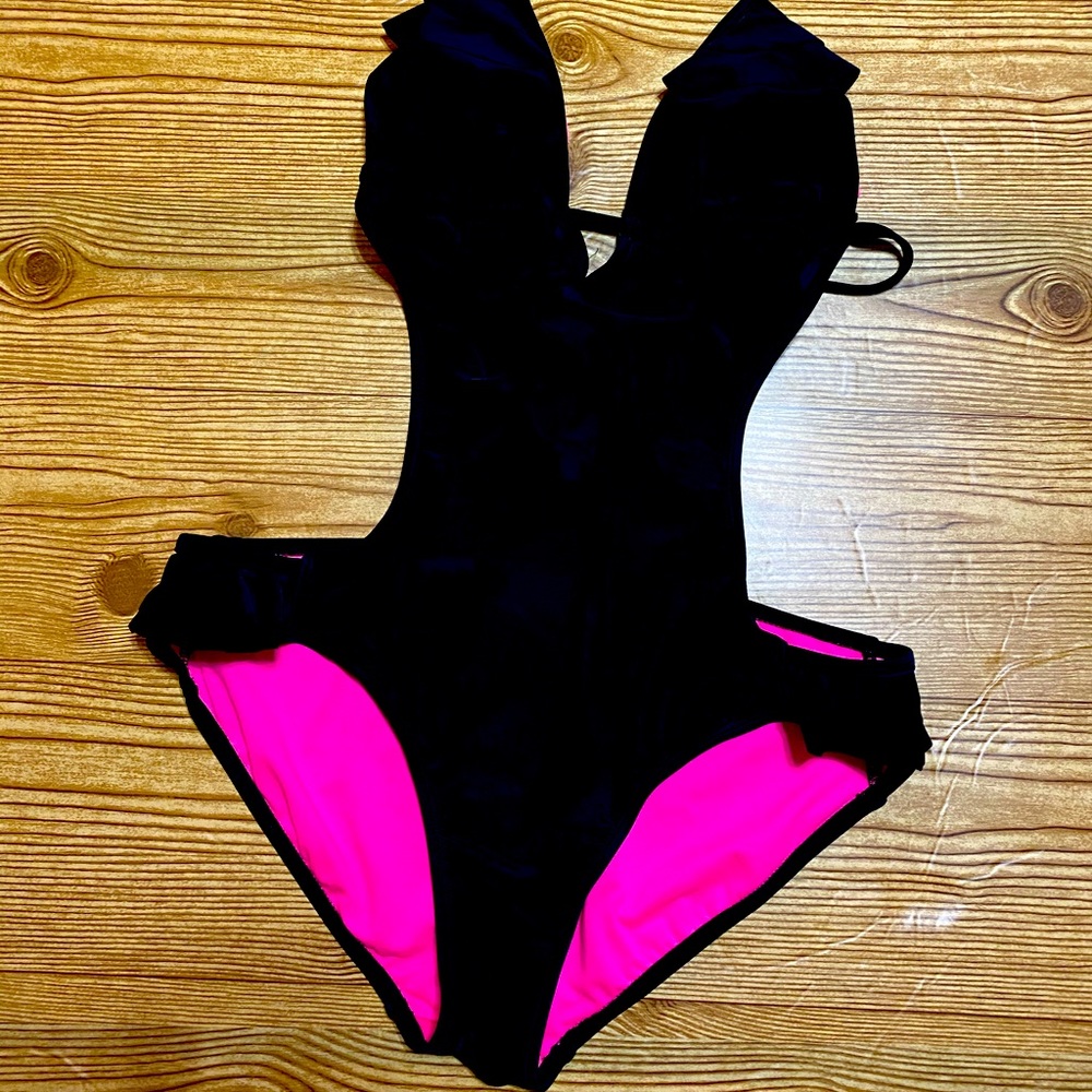 No Boundaries One Piece Women’s Swimsuit Size Lg 📦M9